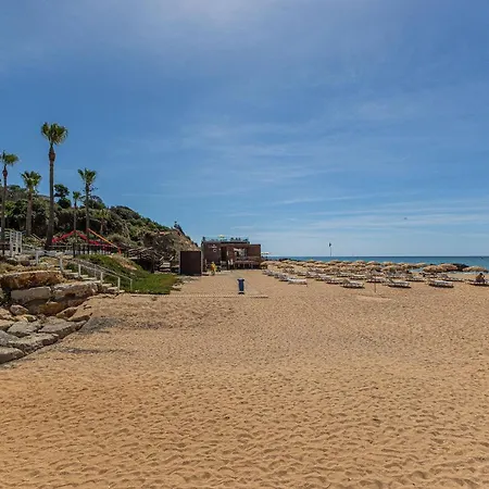 Yangmar By Alzira Apartman